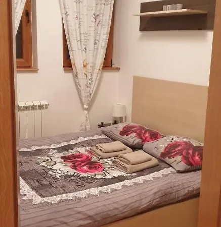 Ruza Vetrova, M2 Apartament *